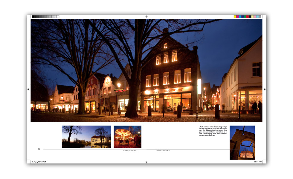 Eine Druckseite aus dem Bildband Lüdinghausen mit Fotos aus der Stadt am Abend mit Straßenbeleuchtung und dunkelblauen Himmel.
