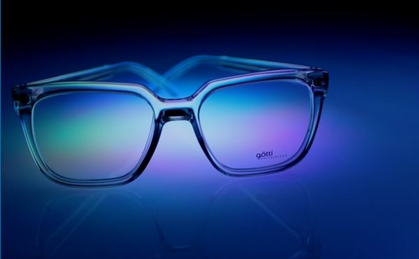 Brille in blauem Licht für social media