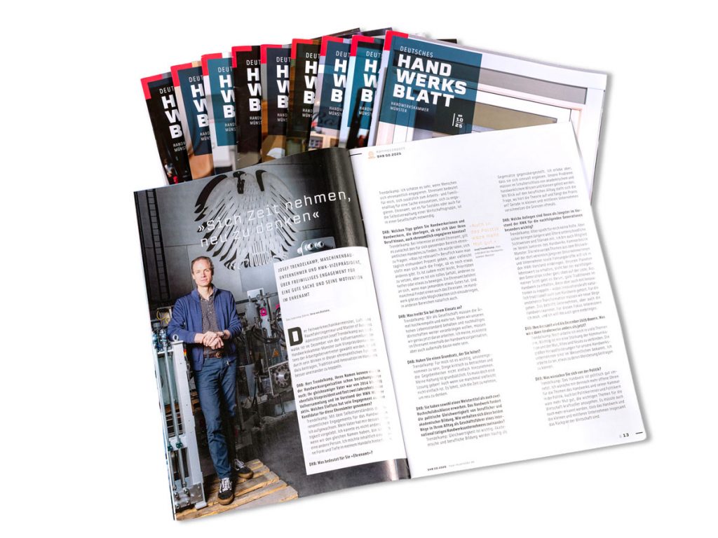 Zeitschrift Handwerksblatt gefächert auf neutral weissem Untergrund.