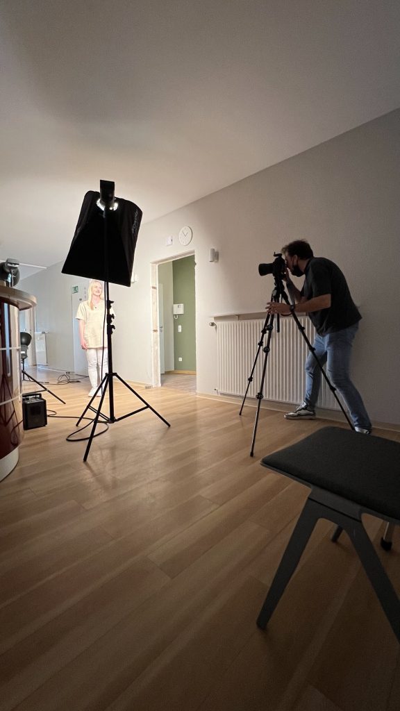 Making of: Sven Marquardt fotografiert on location in der Praxis
